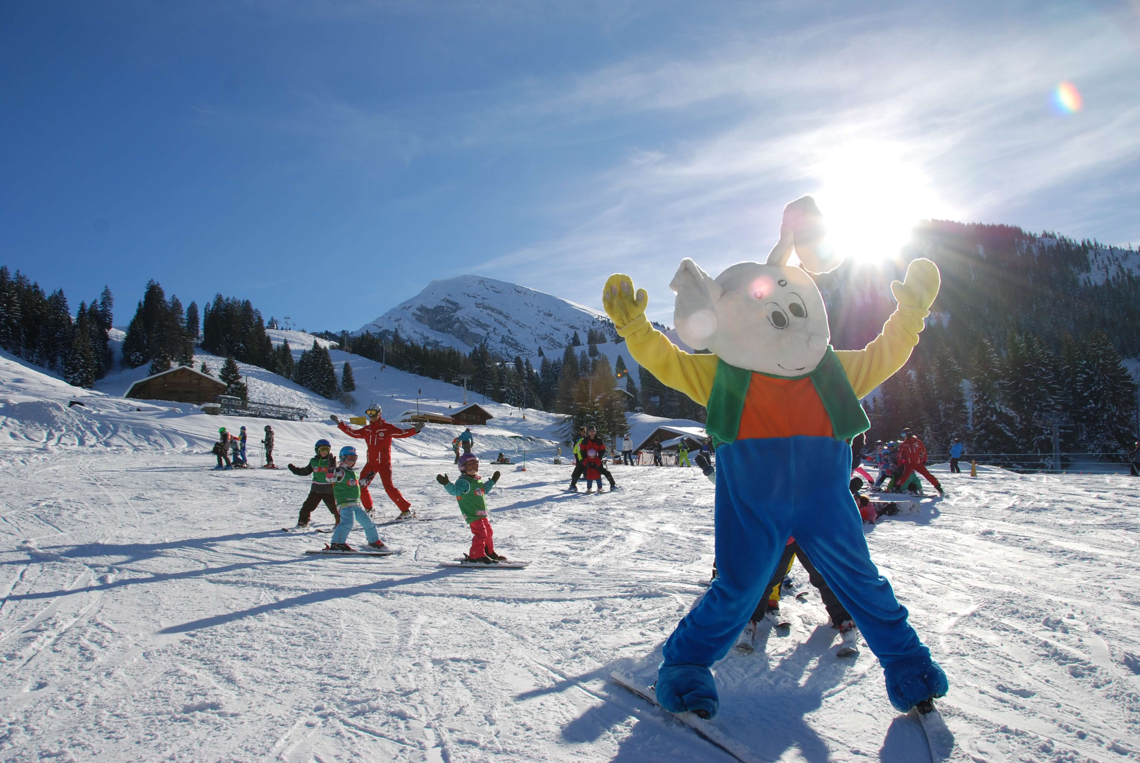 Photo La mascotte Snowli sur la piste de ski - voir la photo