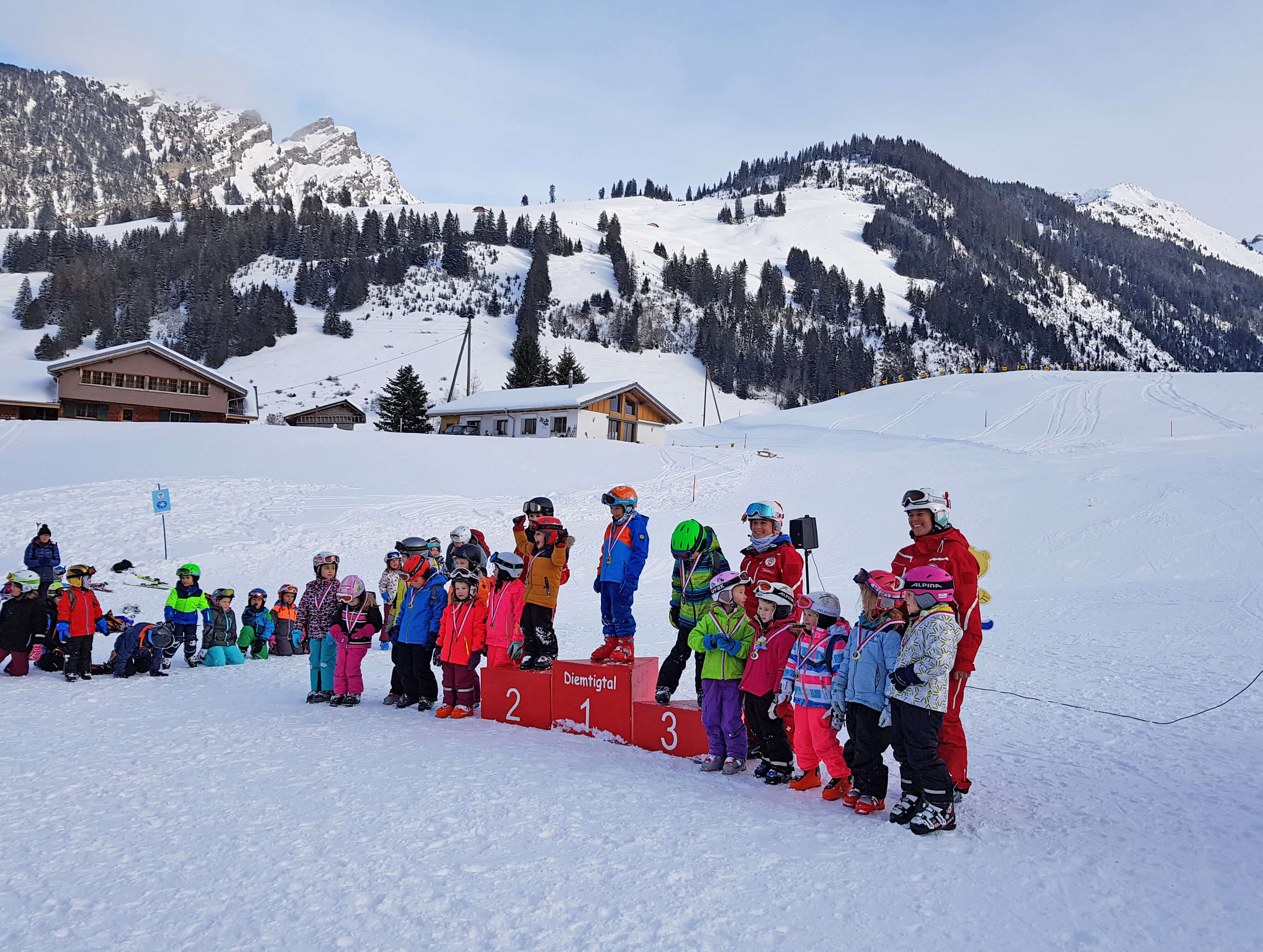 Photo de la remise des prix de la course de l'école de ski - voir la photo