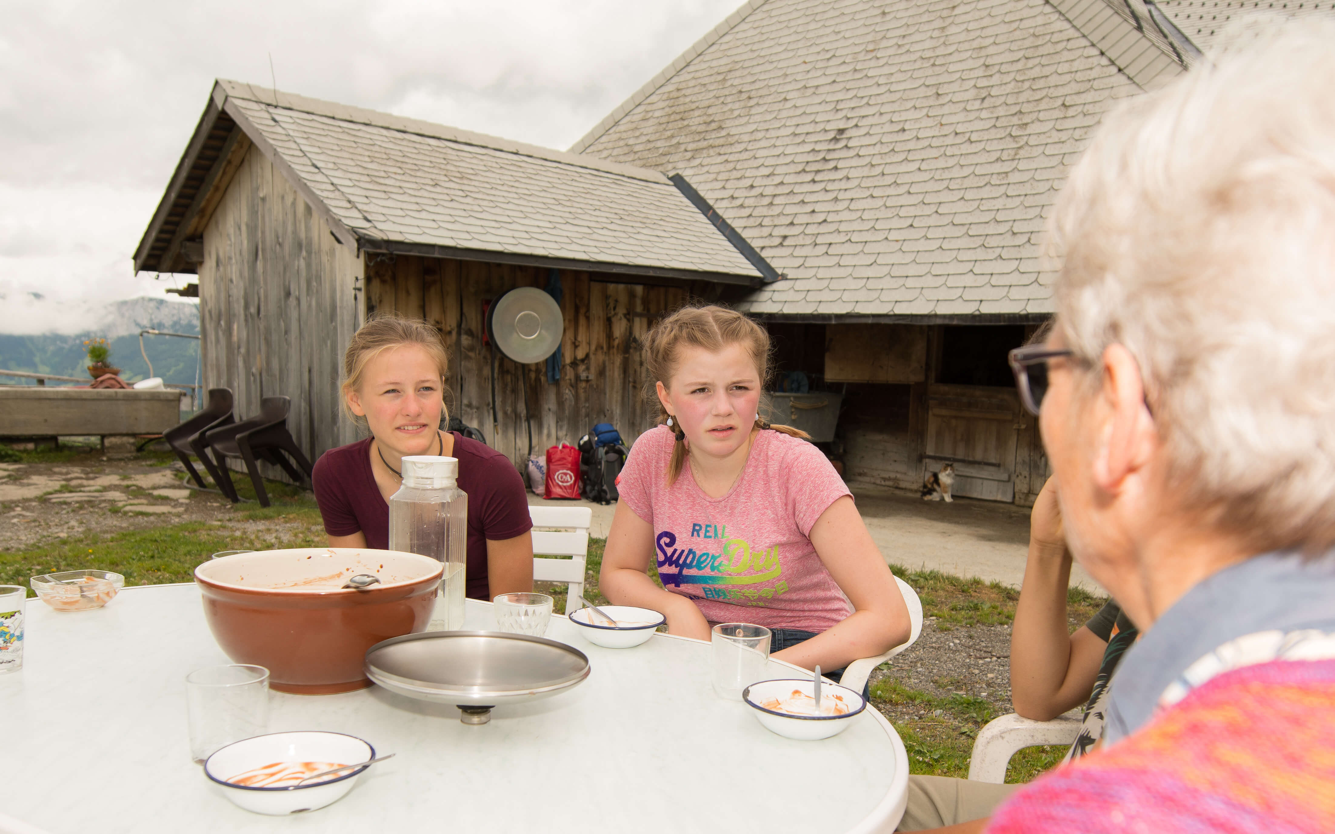 Foto Gemeinsames Mittagessen auf der Alp - zum Foto