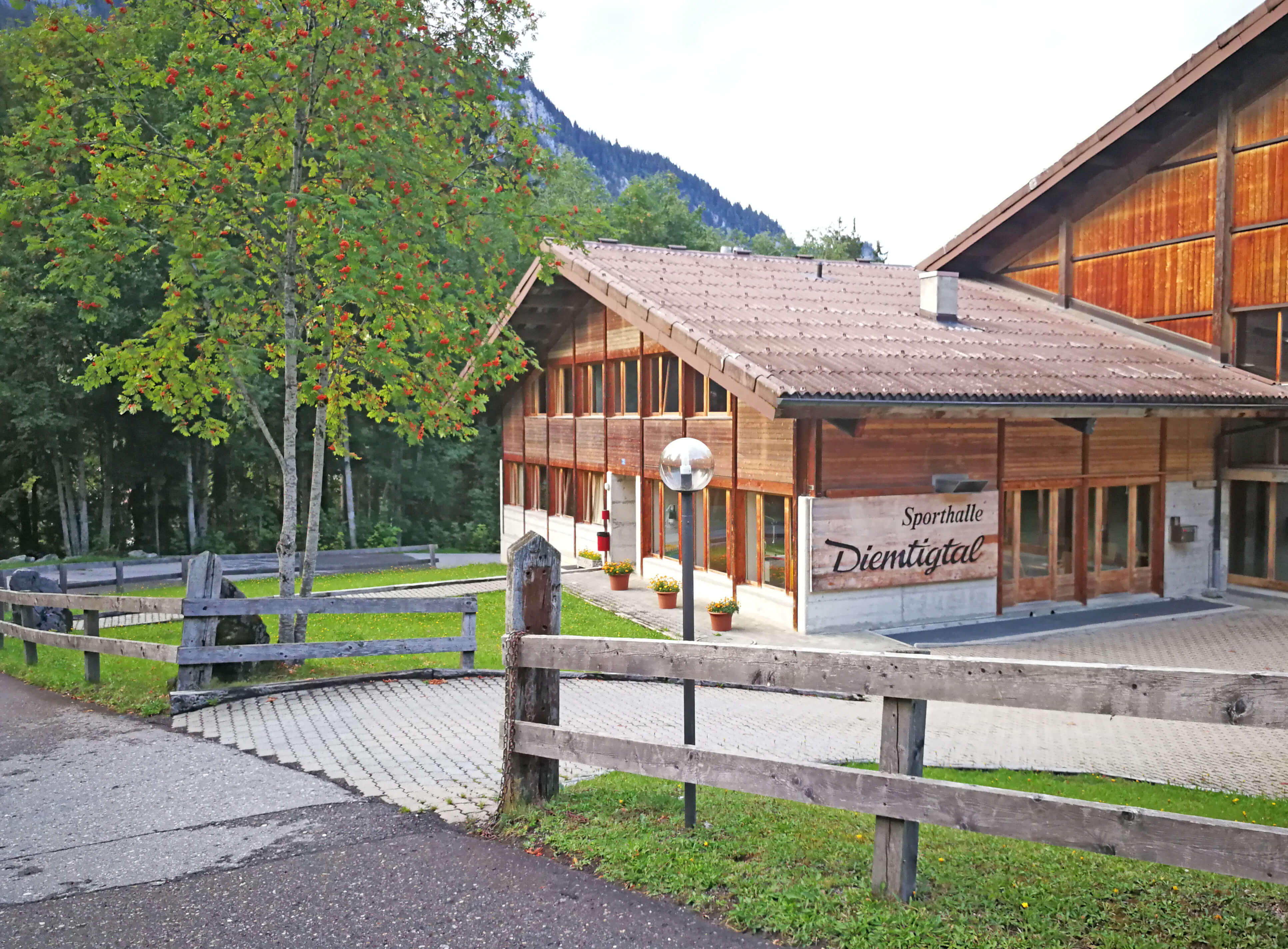 Aussenansicht der Sporthalle Wiriehorn