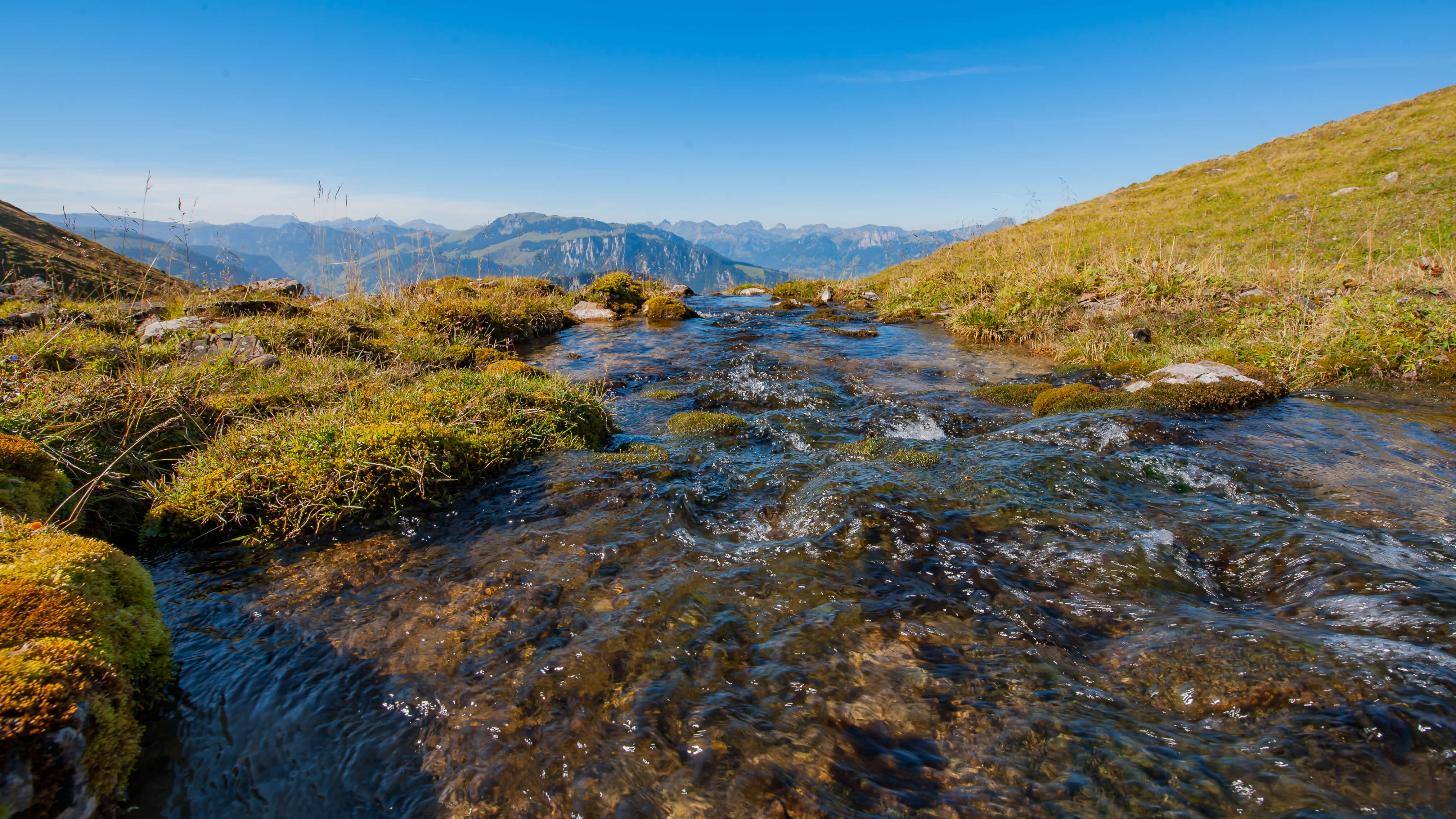 Picture Stream and mountain summits - to the picture
