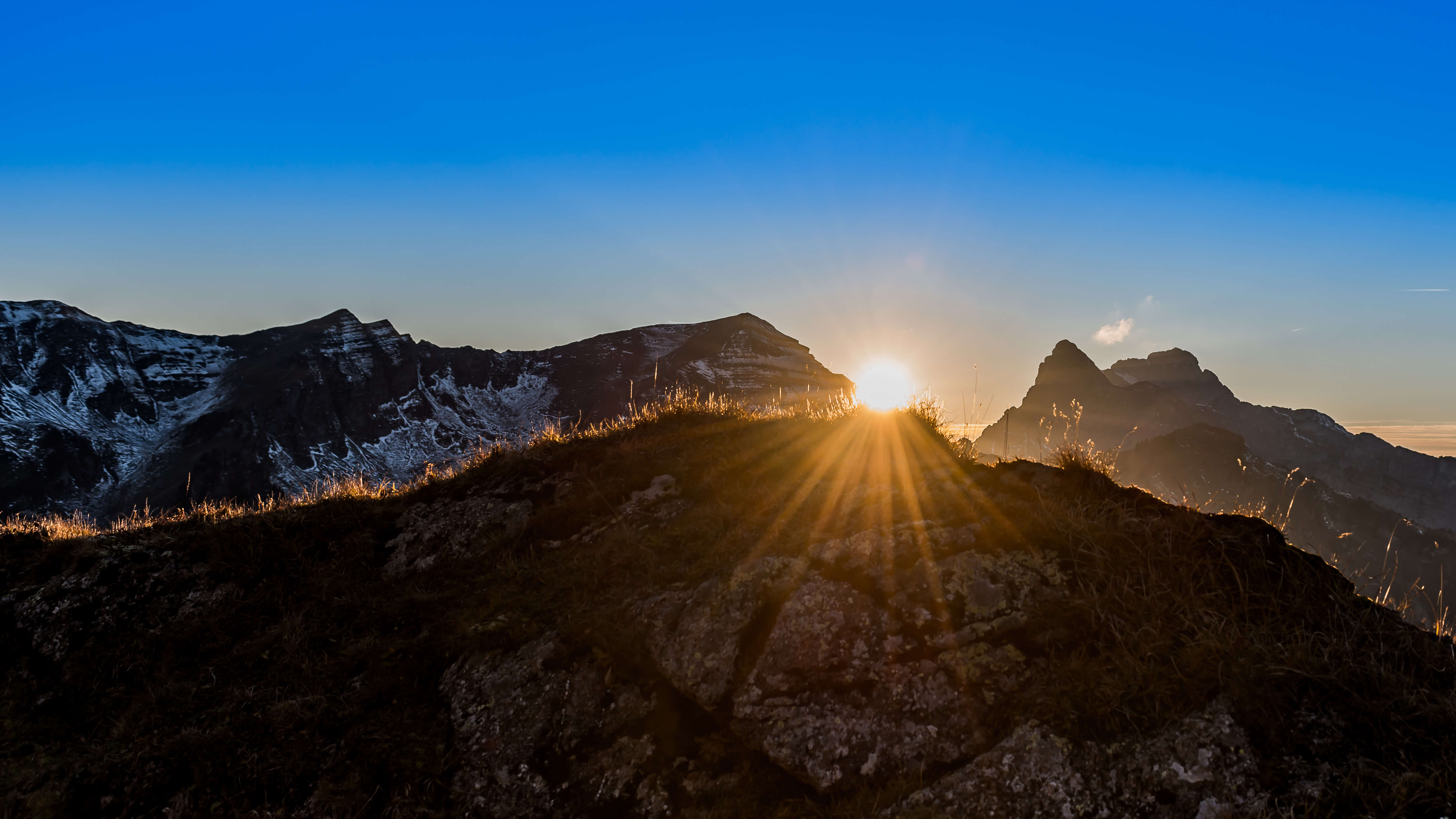 Picture Sunrise over the mountains of the Diemtigtal - to the picture
