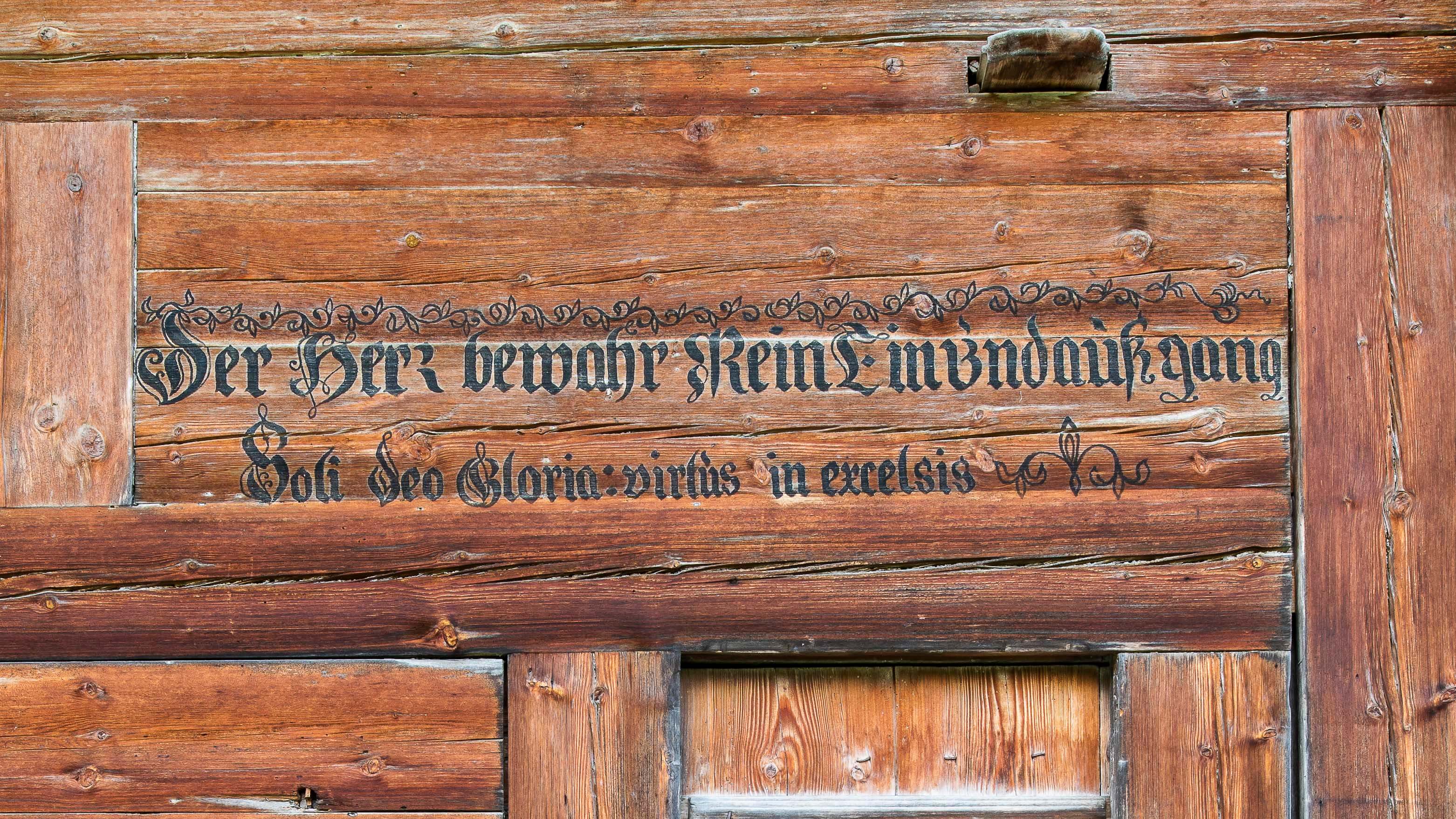 Foto Hausspruch am Haus Wampflen - zum Foto