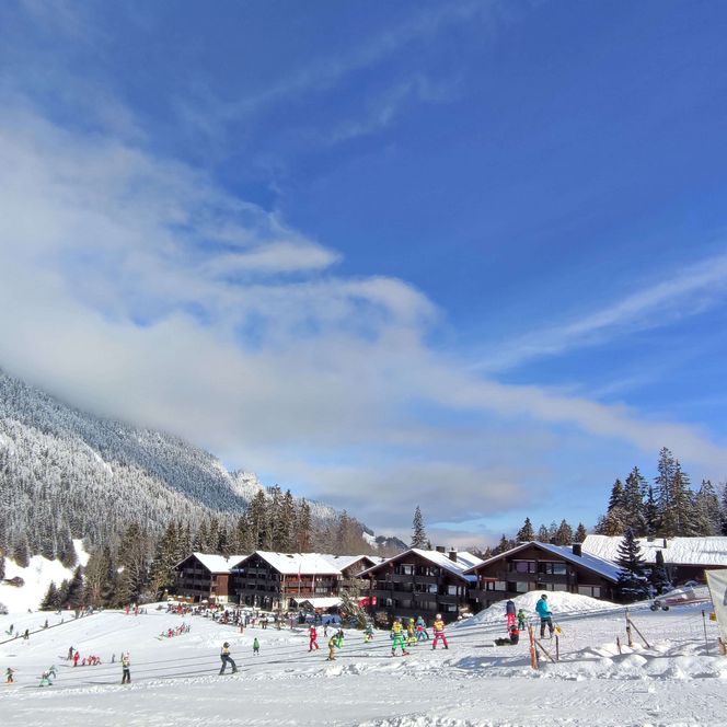 Foto Blick auf das Skischulgelände - zum Foto