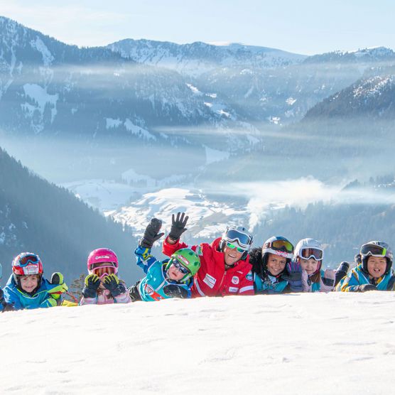 Picture Group of ski student lying in the snow - to the picture