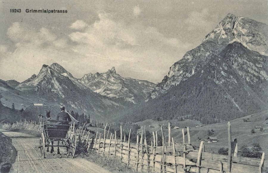 Historische Ansicht der Grimmialpstrasse mit einfachem Pferdegespann
