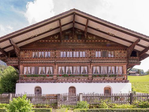 Reich verzierte Hausfassade